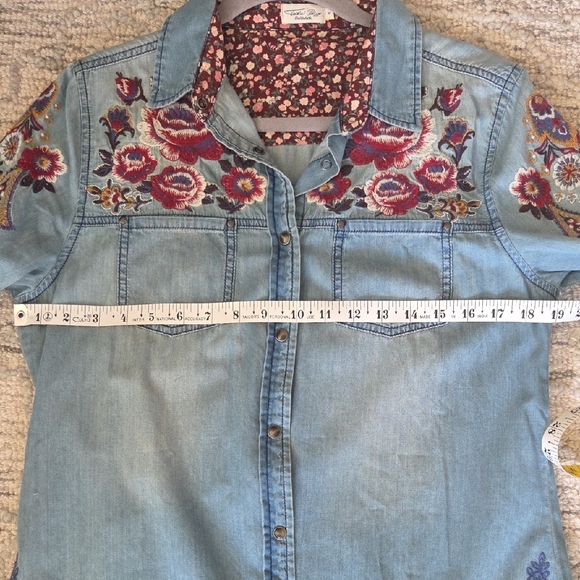 Tasha Polizzi Blue Floral Embroidered Button Down Shirt - Picture 3 of 6